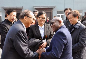 赤道幾內(nèi)亞原農(nóng)業(yè)、畜牧與食品部部長維克托•格蘭赫•梅萊訪問江西贛糧實(shí)業(yè)有限公司